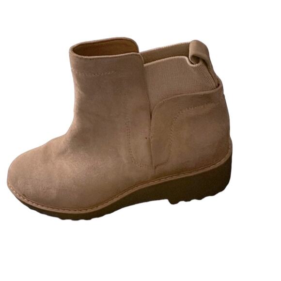 Dolce Vita Women's Suede Booties, size 9. - Picture 2 of 4